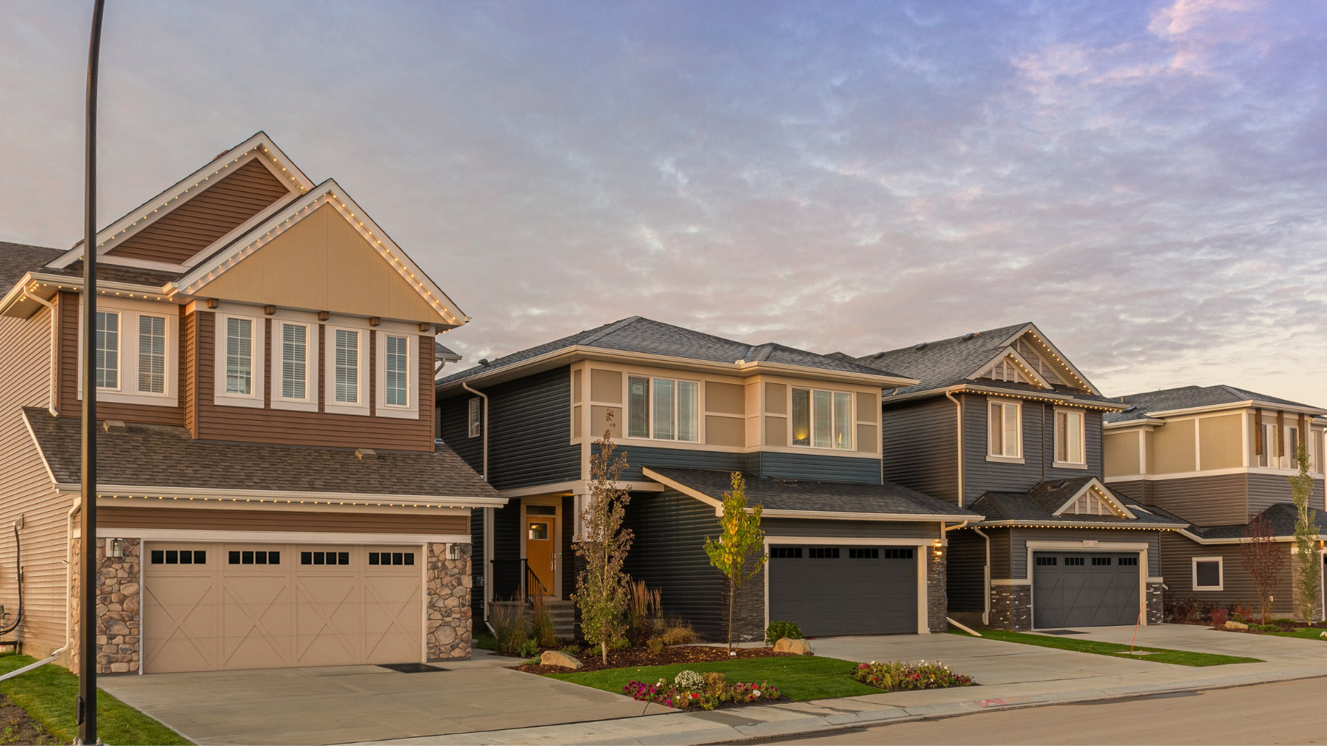 Detached Single Family Homes with a Yard on All Sides